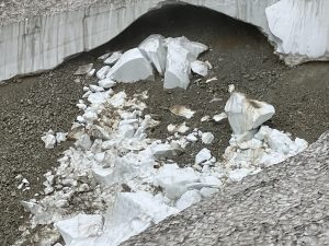 雪渓の崩落